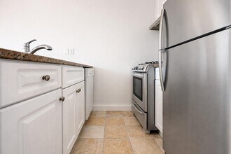 302 W 107th St, Unit 4A in New York, NY - Building Photo - Building Photo