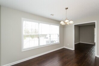 717 White Dove Dr in Mcdonough, GA - Foto de edificio - Building Photo