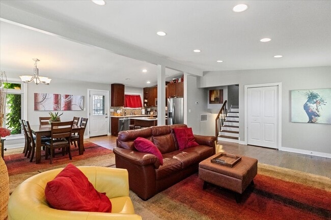 747 Leclaire Ave in Wilmette, IL - Building Photo - Building Photo