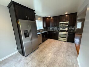 3307 Shasta Dr in San Mateo, CA - Building Photo - Building Photo