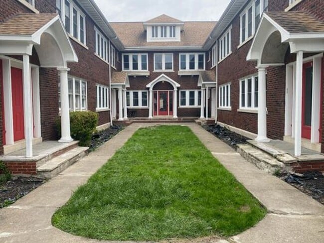960 Dewey Ave