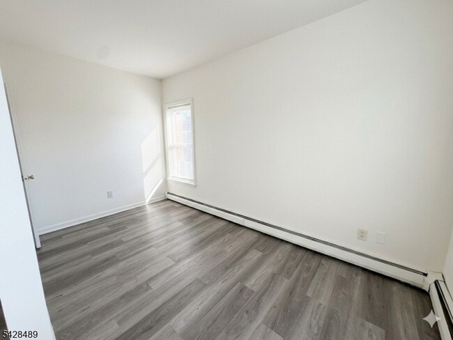 325 1st St in Carlstadt, NJ - Building Photo - Building Photo