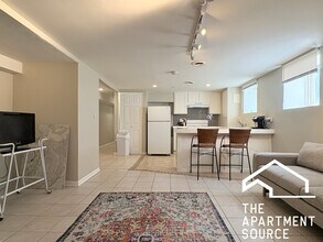 125 S Leavitt St, Unit B in Chicago, IL - Building Photo - Building Photo