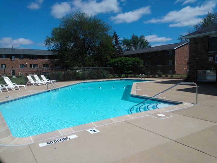 South Square Apartments in Holt, MI - Foto de edificio