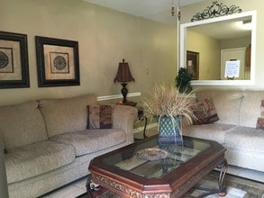 Grand Oaks Apartments in Shreveport, LA - Building Photo - Building Photo