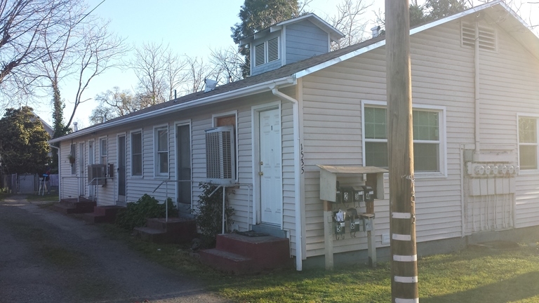 1565 Safford St in Oroville, CA - Building Photo