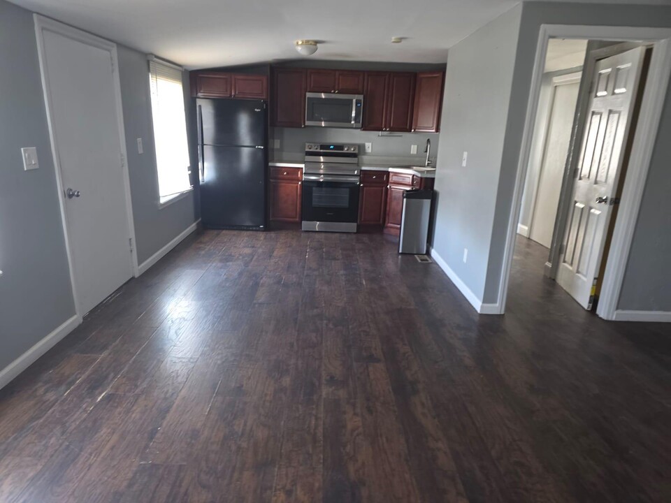 51 Redmond Ave in Bay Shore, NY - Building Photo