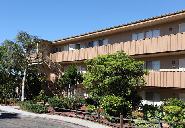 Sequoia Towers in Chula Vista, CA - Building Photo - Building Photo