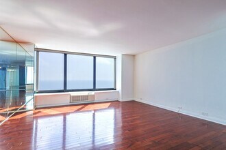 155 N Harbor Dr, Unit 5210 in Chicago, IL - Building Photo - Building Photo