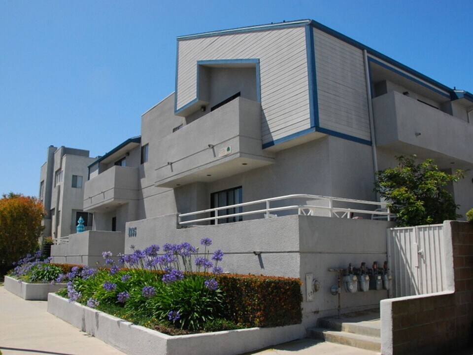 1935 Corinth Avenue, in Los Angeles, CA - Building Photo