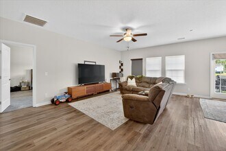 539 Brightleaf Cir in Hinesville, GA - Building Photo - Building Photo