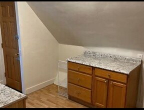 1304 W 102nd St, Unit 3rd floor in Cleveland, OH - Foto de edificio - Building Photo