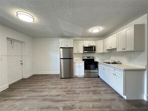 3660 NE 11th Ave in Oakland Park, FL - Building Photo - Building Photo