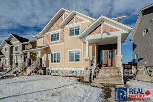8734-8772 Avenuekey 46 in Grande Prairie, AB - Building Photo