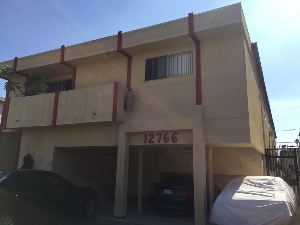 12766 Pacific Ave in Los Angeles, CA - Building Photo