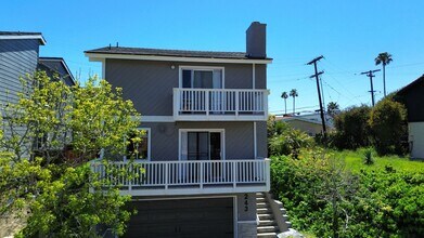 243 W El Portal in San Clemente, CA - Building Photo - Building Photo