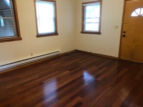 25 Downs Ave, Unit 2 in Binghamton, NY - Foto de edificio - Building Photo