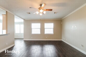 8303 Egret Bay Cir in Baytown, TX - Building Photo - Building Photo