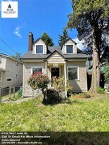 812 NE 70th St in Seattle, WA - Building Photo