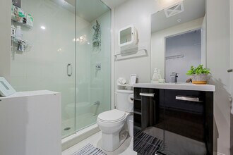 39-839 Brant St in Toronto, ON - Building Photo - Building Photo