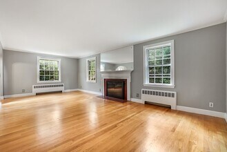 11 Sunhill Ln in Newton, MA - Building Photo - Building Photo