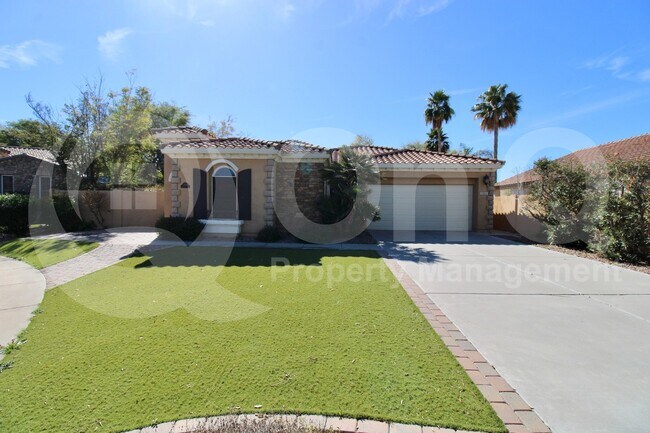 property at 2451 E Honeysuckle Pl