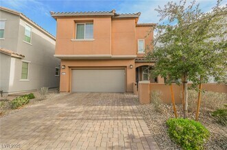 27 Santo Mio Ct in Henderson, NV - Building Photo - Building Photo