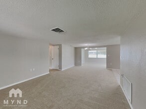 9724 Lakeside Ln in Port Richey, FL - Building Photo - Building Photo