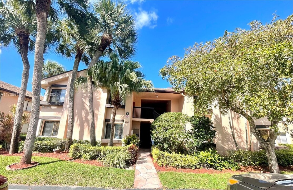 2141 SW 93rd Way in Davie, FL - Building Photo