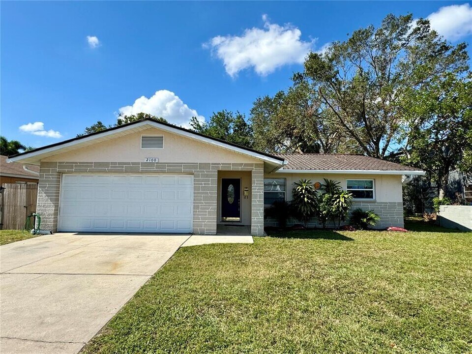 2100 58th St N in St. Petersburg, FL - Building Photo