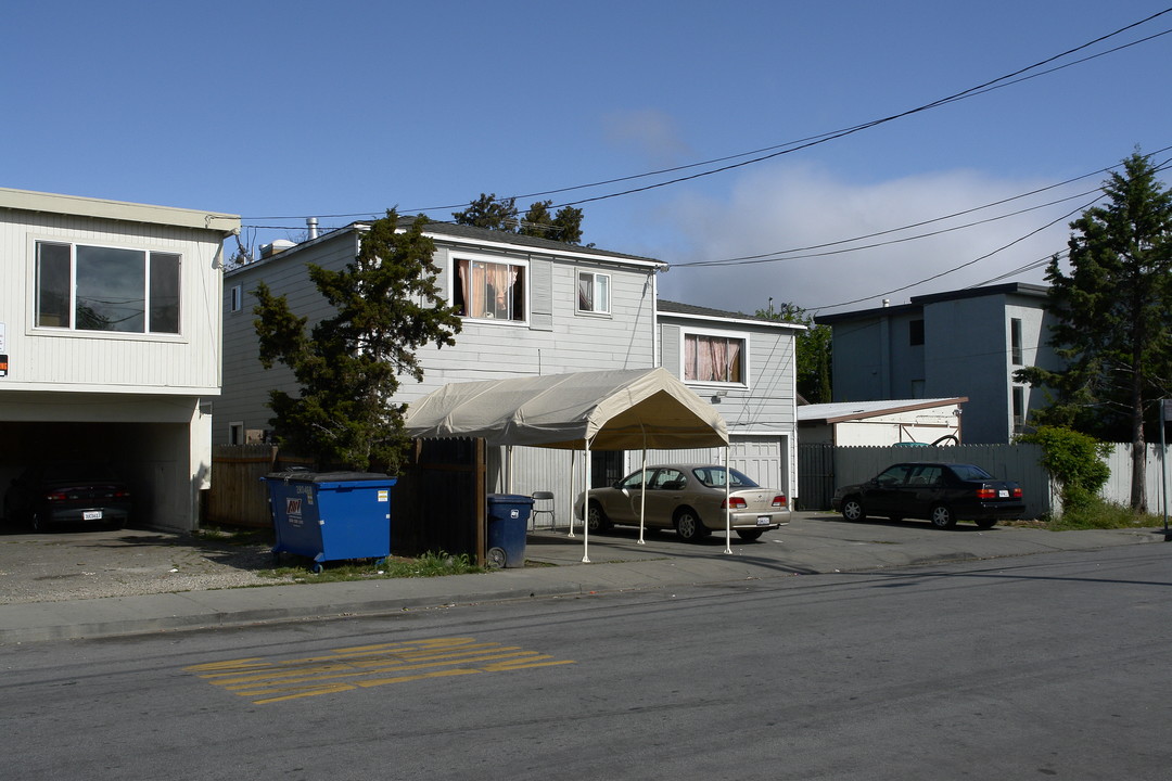 621 Hampshire Ave in Redwood City, CA - Building Photo