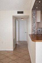 350 79th Ave N, Unit 312 in St. Petersburg, FL - Foto de edificio - Building Photo