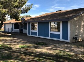 13393 Cahuenga Rd in Victorville, CA - Building Photo