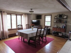 27 Westland Ave in Saugus, MA - Foto de edificio - Building Photo