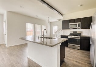 420 Magnolia Ln in Lake Jackson, TX - Building Photo - Building Photo