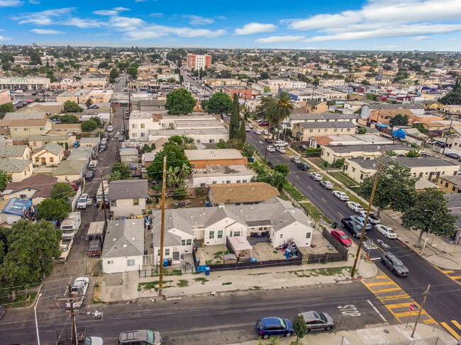 903 E 79th St in Los Angeles, CA - Building Photo - Building Photo