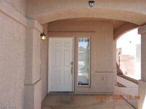 9195 Briarthorne St in Las Vegas, NV - Building Photo - Building Photo
