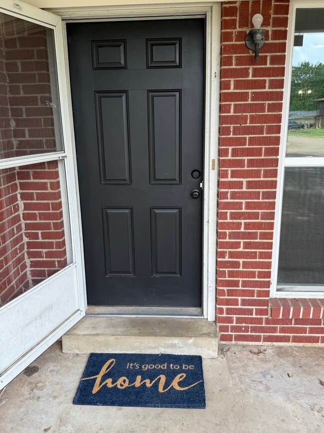 property at 3315 Robinhood Ln