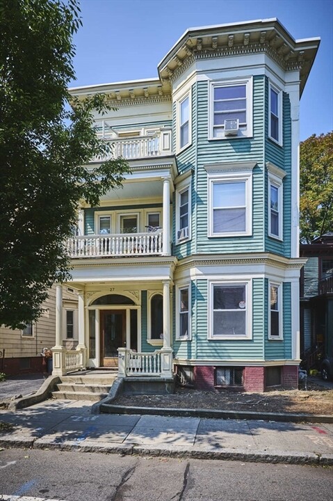 27 Ellery St, Unit 1 in Cambridge, MA - Foto de edificio