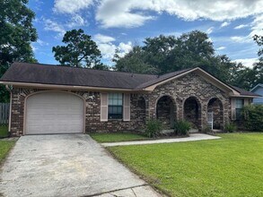 206 Village Green Cir in Summerville, SC - Building Photo - Building Photo