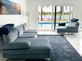 8721 NW 19th St in Pembroke Pines, FL - Building Photo