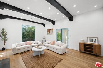 1104 S Crest Dr in Los Angeles, CA - Building Photo - Building Photo