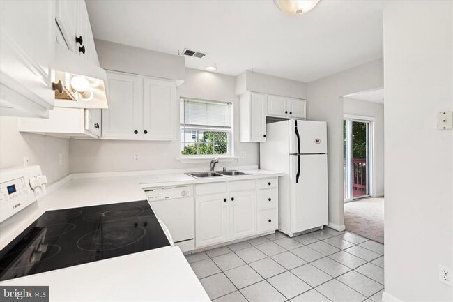 property at 1623 Chesapeake Ln
