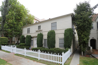 128 S Palm Dr in Beverly Hills, CA - Building Photo - Building Photo