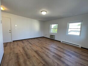 19 Main St, Unit 9 in Plymouth, MA - Foto de edificio - Building Photo