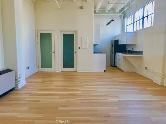 property at 312 W 5th St