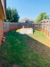 2412 E Hills Dr in Moore, OK - Foto de edificio - Building Photo