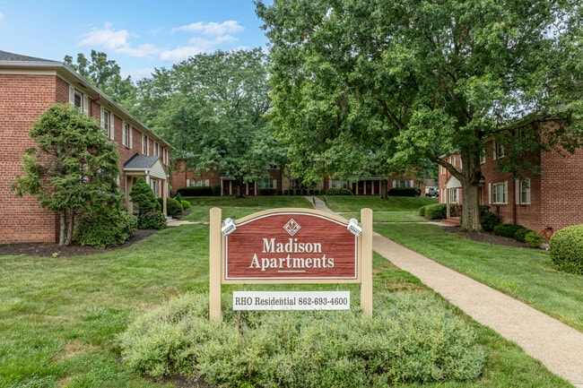 Madison Apartments in Madison, NJ - Foto de edificio - Building Photo