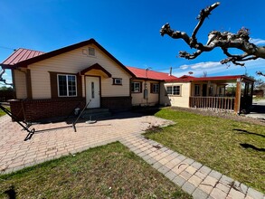 161 Hoyt Ln in Wapato, WA - Building Photo - Building Photo