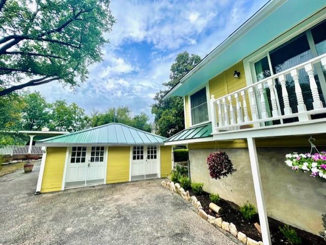 705 E 38th St in Austin, TX - Foto de edificio - Building Photo